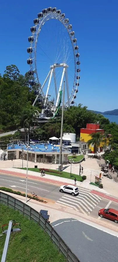 Apartamento Para Casais, Predio Beira Mar, Em Frente A Roda Gigante Balneário Camboriú
